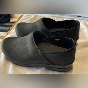 Sanita professional closed clogs in Black